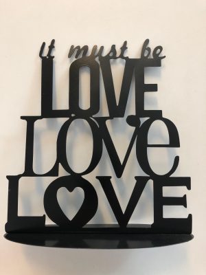 Schrift Love aus Metall schwarz