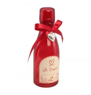 Rote Glasflasche mit herzförmigem „JE T'AIME" Aufdruck
