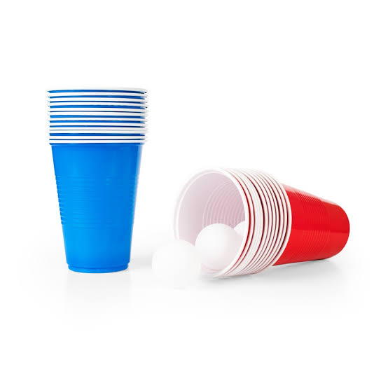 Beer-Pong-Set mit 24 blauen/roten Bechern und 4 Bällen